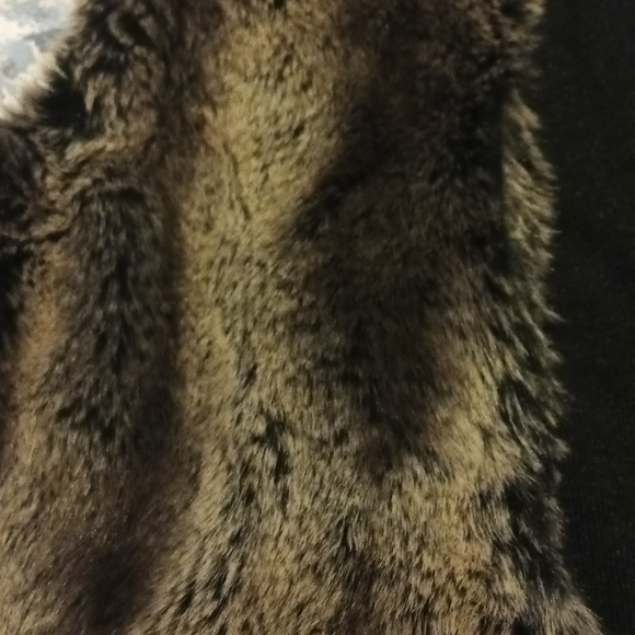 Faux fur vest - Picture 4 of 6